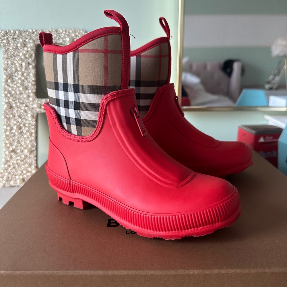 Burberry kids rain boots